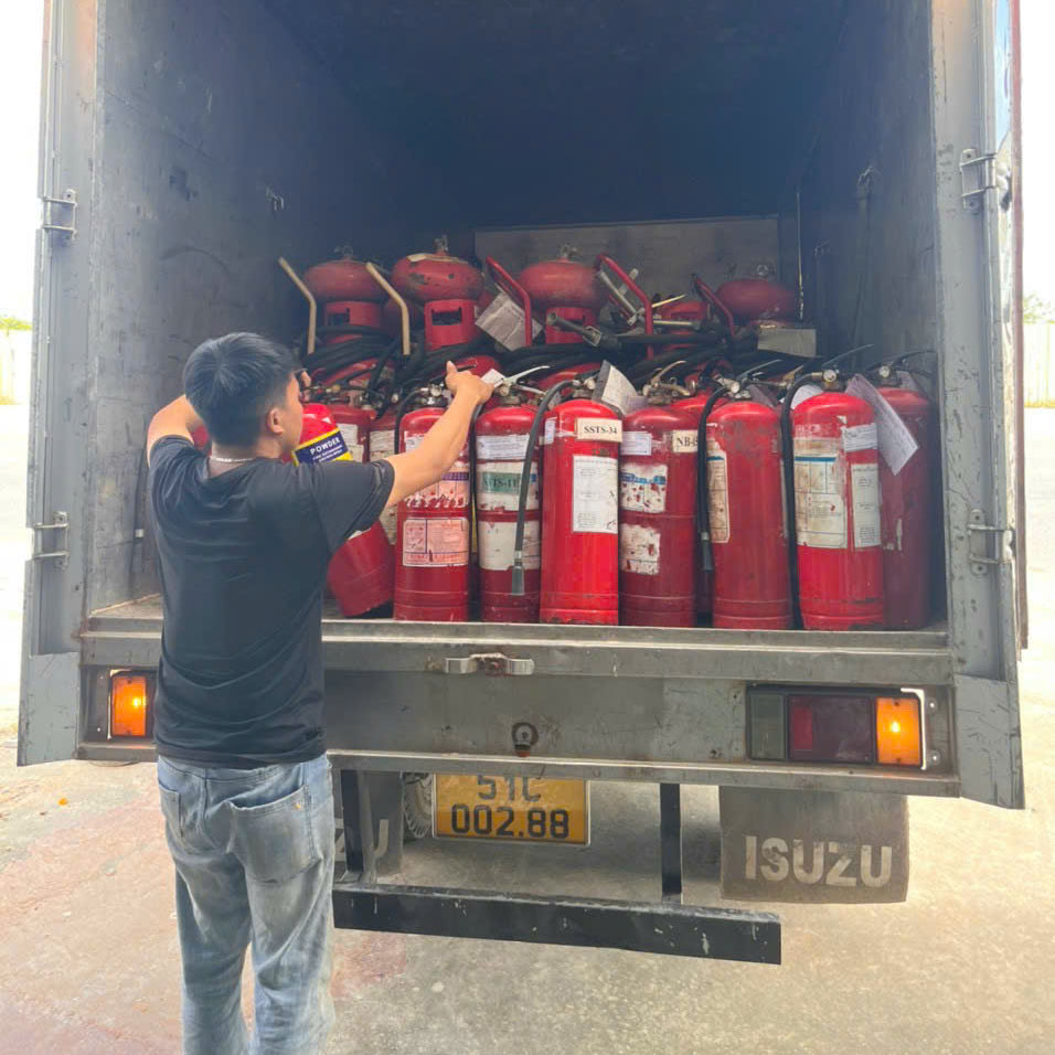 Dịch vụ giao hàng tận nơi với số lượng lớn cho khách hàng ở các khu công nghiệp tại Bình DƯơng, TPHCM Dịch vụ giao hàng tận nơi với số lượng lớn cho khách hàng ở các khu công nghiệp tại Bình DƯơng, TPHCM