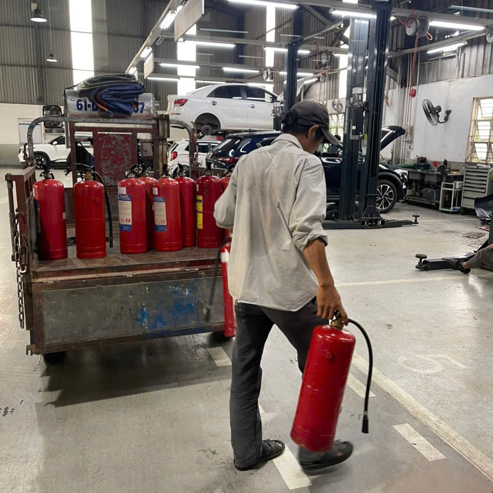 PCCC Ngọc Dũng nhận Nạp sạc tất cả các loại bình PCCC và giao hàng tận nơi cho khách hàng tại Bình Dương PCCC Ngọc Dũng nhận Nạp sạc tất cả các loại bình PCCC và giao hàng tận nơi cho khách hàng tại Bình Dương