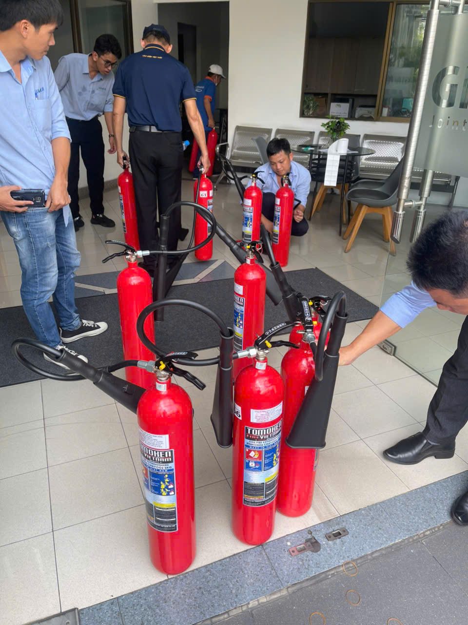 Bán bình chữa cháy cho khách hàng ở Thuận An, Bình Dương Bán bình chữa cháy cho khách hàng ở Thuận An, Bình Dương