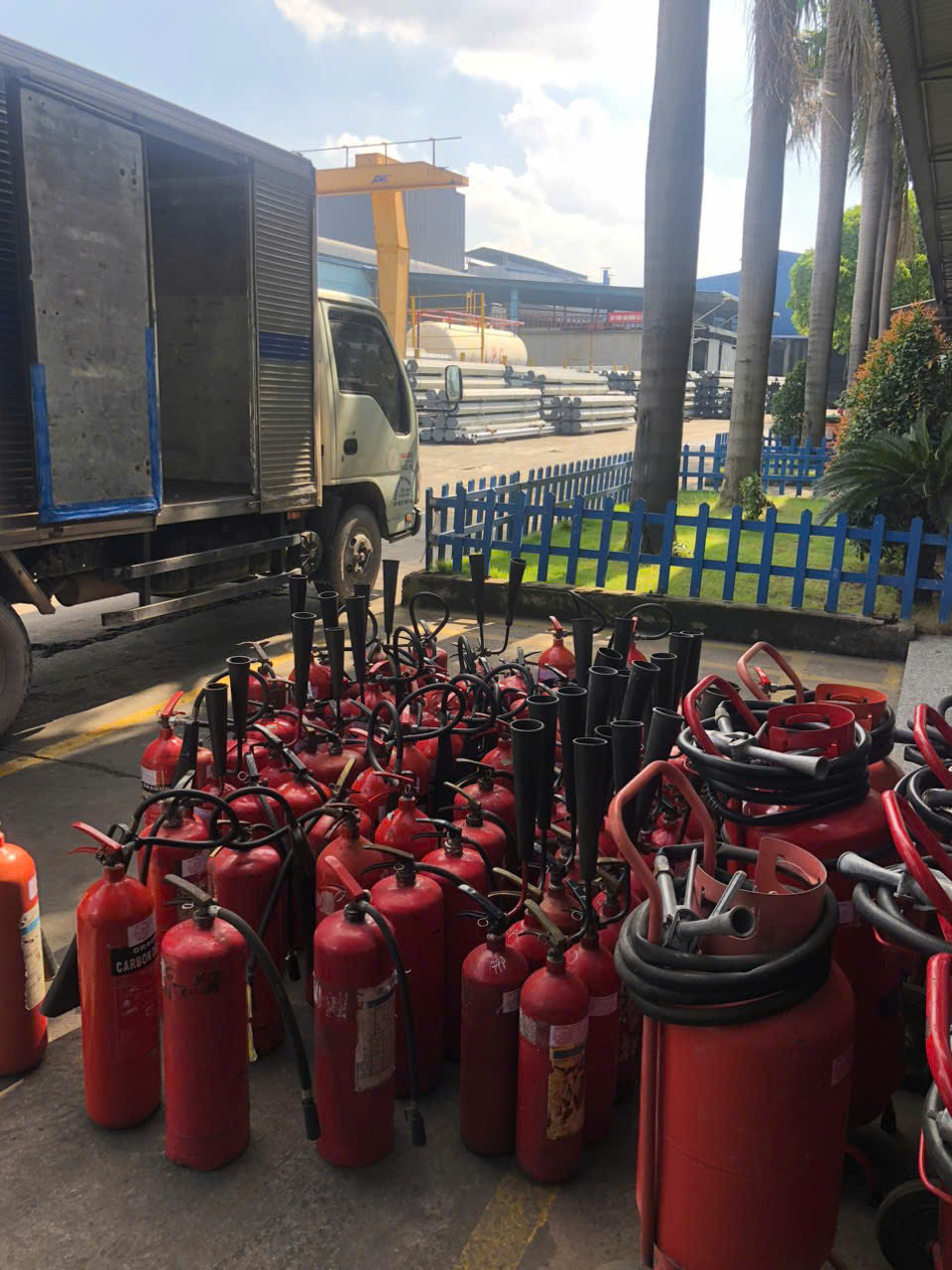 PCCC Ngọc Dũng tiến hành thu gom bình chữa cháy tại công ty khách hàng ở KCN VSIP Bình Dương PCCC Ngọc Dũng tiến hành thu gom bình chữa cháy tại công ty khách hàng ở KCN VSIP Bình Dương